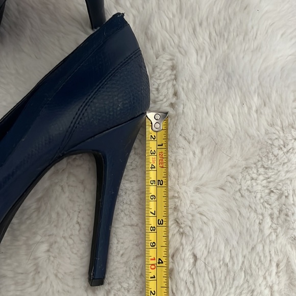 BCBG Generation Platform Heels - Picture 5 of 7